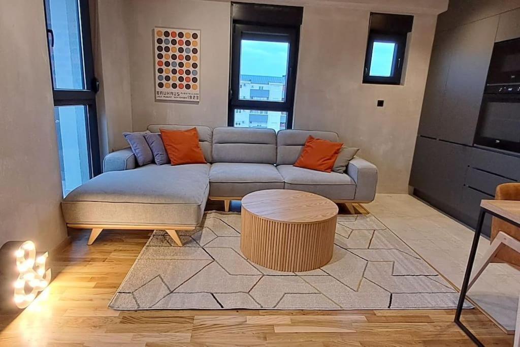 Stylish One Bedroom Apartment 포드고리차 외부 사진